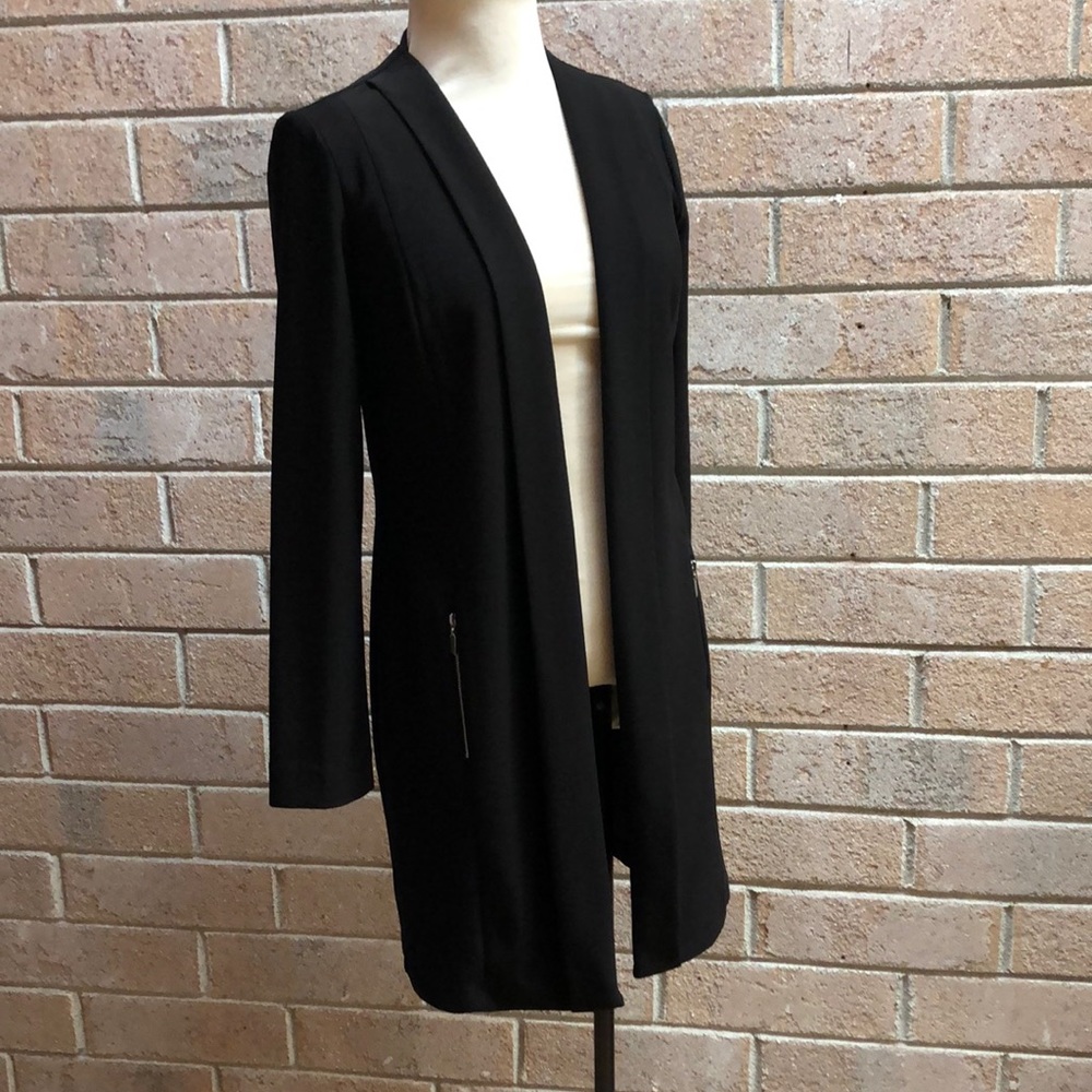 Frank Lyman black buttonless coat